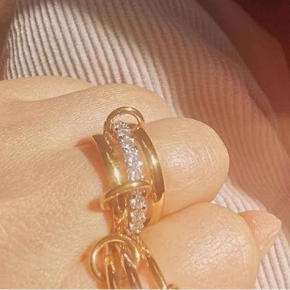 🆕Two Tone Mixed Metal Gold and Silver Women's Ring Size 7 - Picture 2 of 6